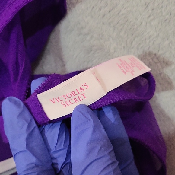 Victoria's Secret Bra - Picture 7 of 10